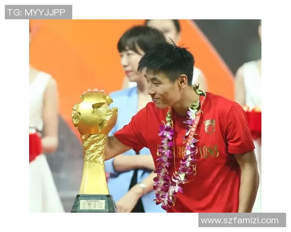 去年夺冠的足球明星背后的故事与荣耀之路